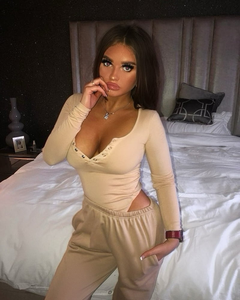 Проститутка Оля 21 год, у метро Владимирская  +7(981)214-21-80