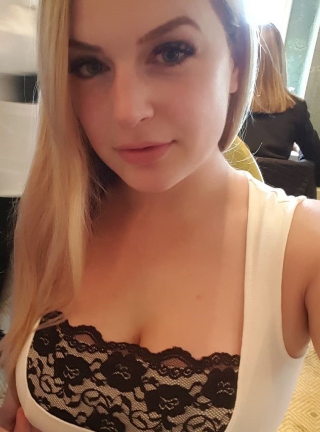 Проститутка Эля 25 лет, у метро Парнас  +7(981)266-85-01