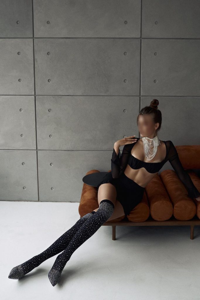 Проститутка Окси 20 лет, у метро Шушары  +79811554285