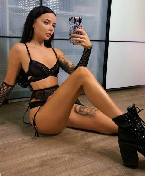 Проститутка Алина 24 года, у метро Выборгская  +7(981)136-33-84