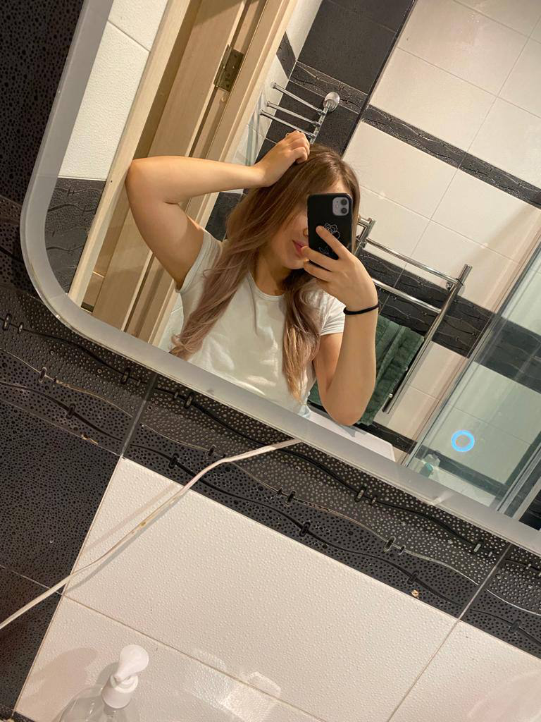 Проститутка Лариса 23 года, у метро Василеостровская  +7(981)214-21-80