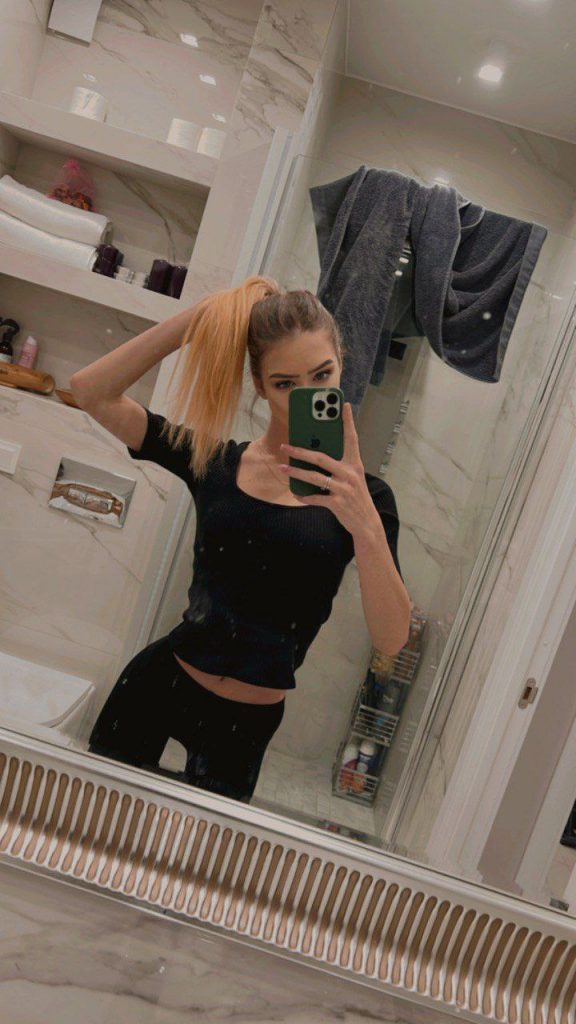 Проститутка Мила 24 года, у метро Маяковская  +7(981)136-33-84